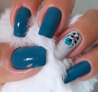 Nails blue + painting